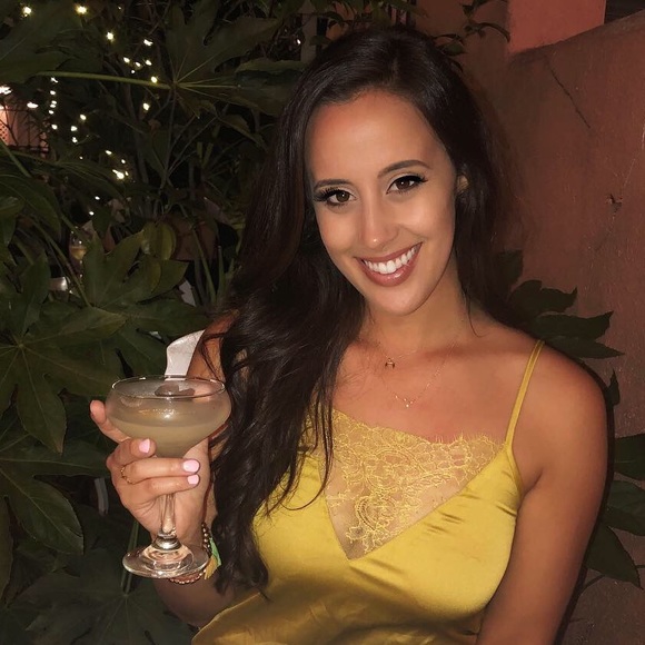 MEET YOUR POSH AMBASSADOR - Picture 2 of 4